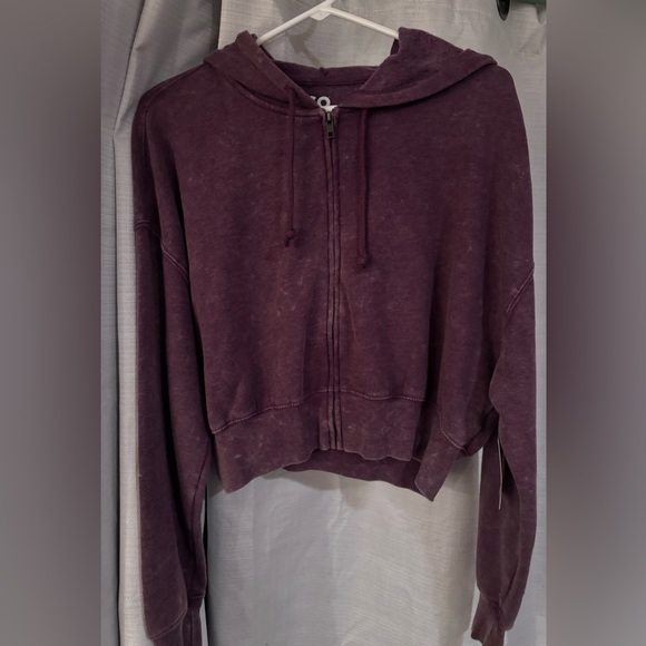 Maroon sweatshirt. Zip up hoodie, cropped. SO NWT - Picture 5 of 6